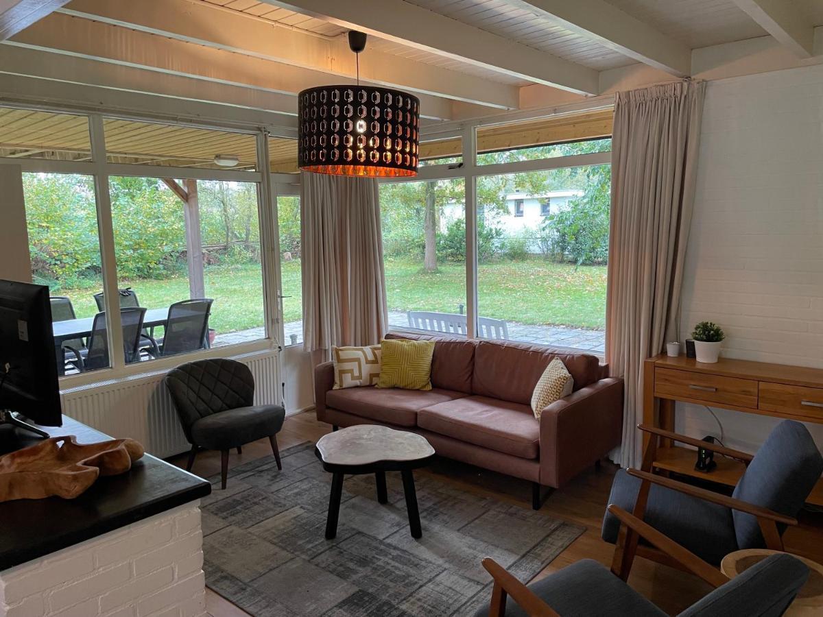 Tofino, Een Comfortabel Vakantiehuis Naast Een Bos En Zwemmeer Villa Gasselte Luaran gambar